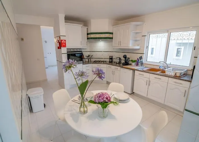 Vilamoura With Private Pool Villa