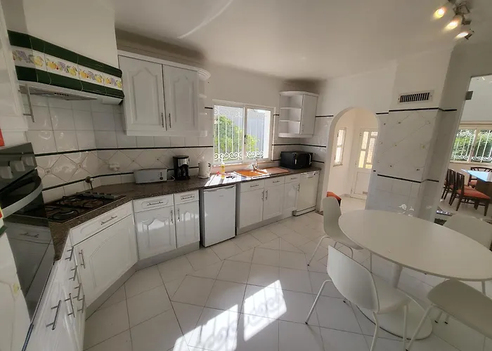 Vilamoura With Private Pool Vila